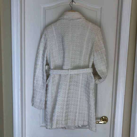 Arden B White Coat - Picture 7 of 10